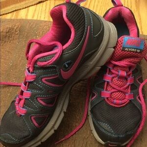 Nike Alvord 10 Womens Size 6 Gray Pink Trail Shoes